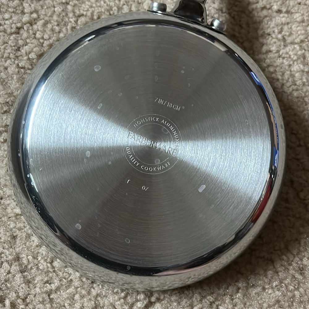 Set of 2 Farberware Skillets - Picture 3 of 5